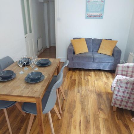 2 Bedroom Apartment, Fortescue Road London Luaran gambar